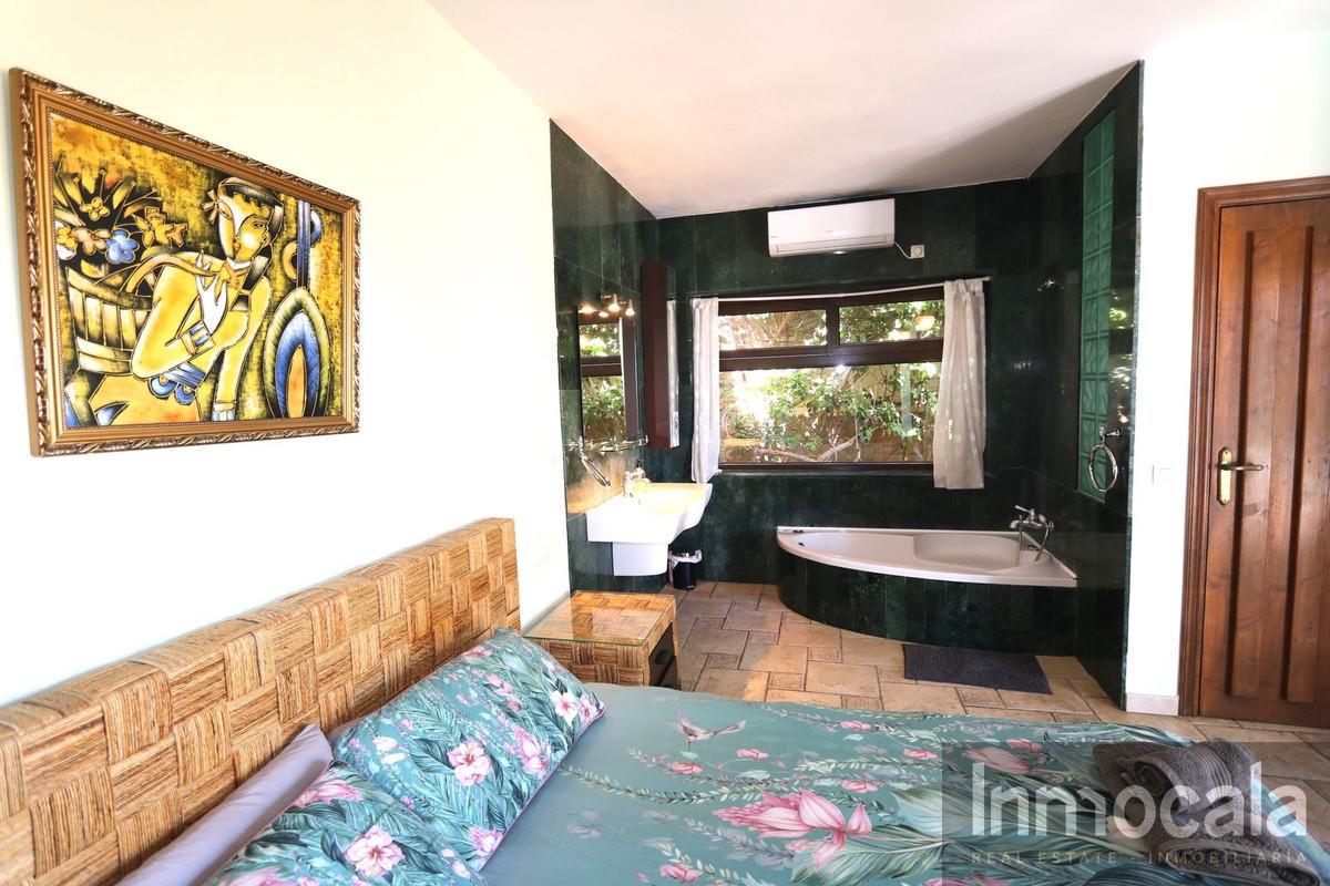 For sale of villa in Mijas