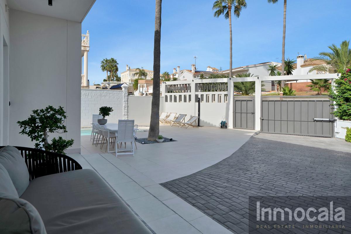 For sale of villa in Mijas