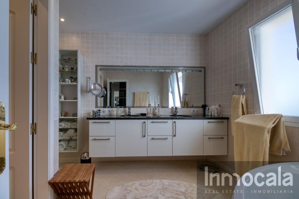 For sale of villa in Mijas