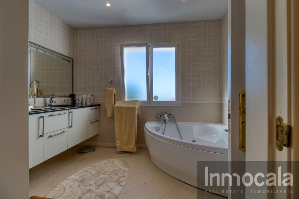 For sale of villa in Mijas