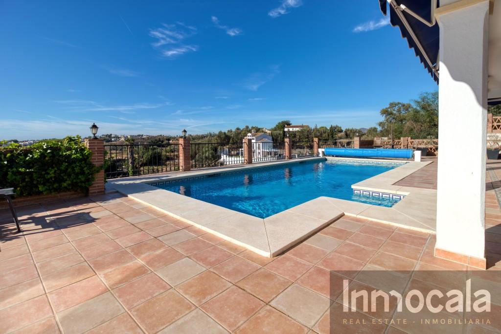 For sale of villa in Mijas
