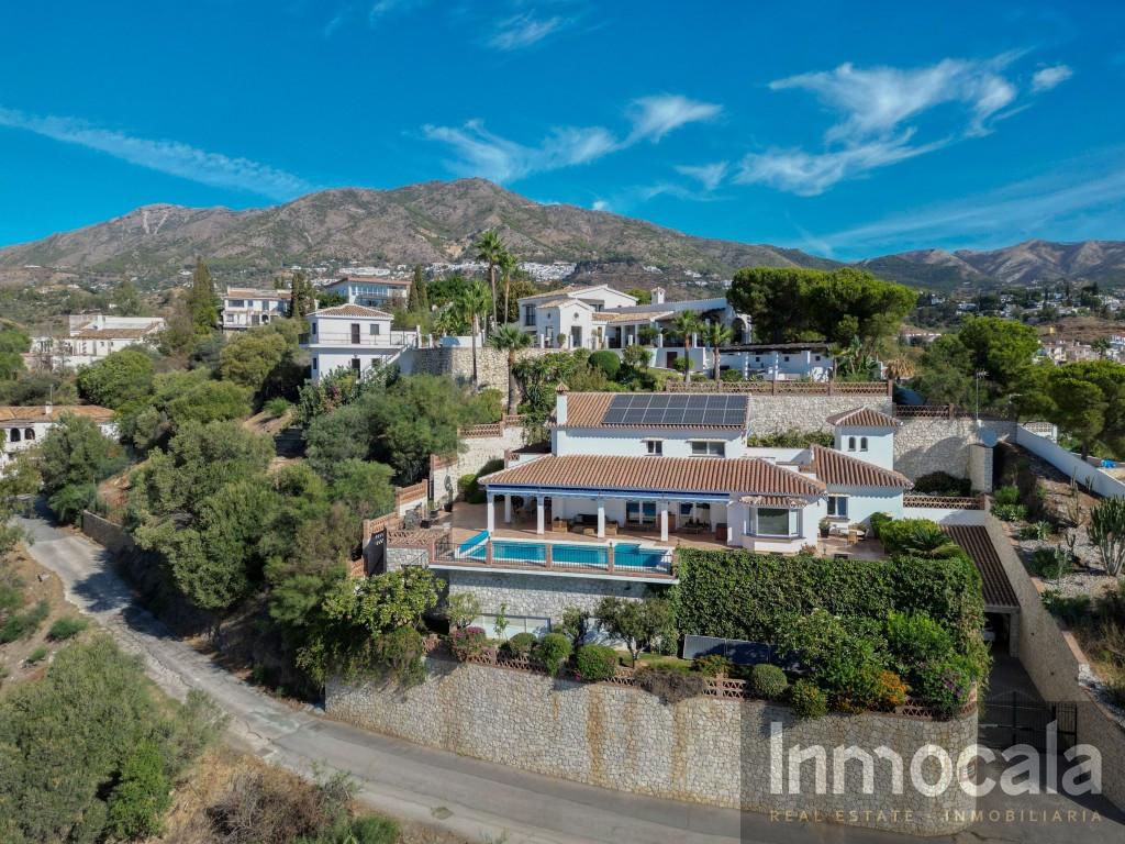 For sale of villa in Mijas