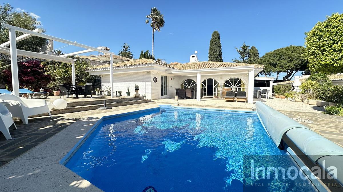 For sale of villa in Fuengirola