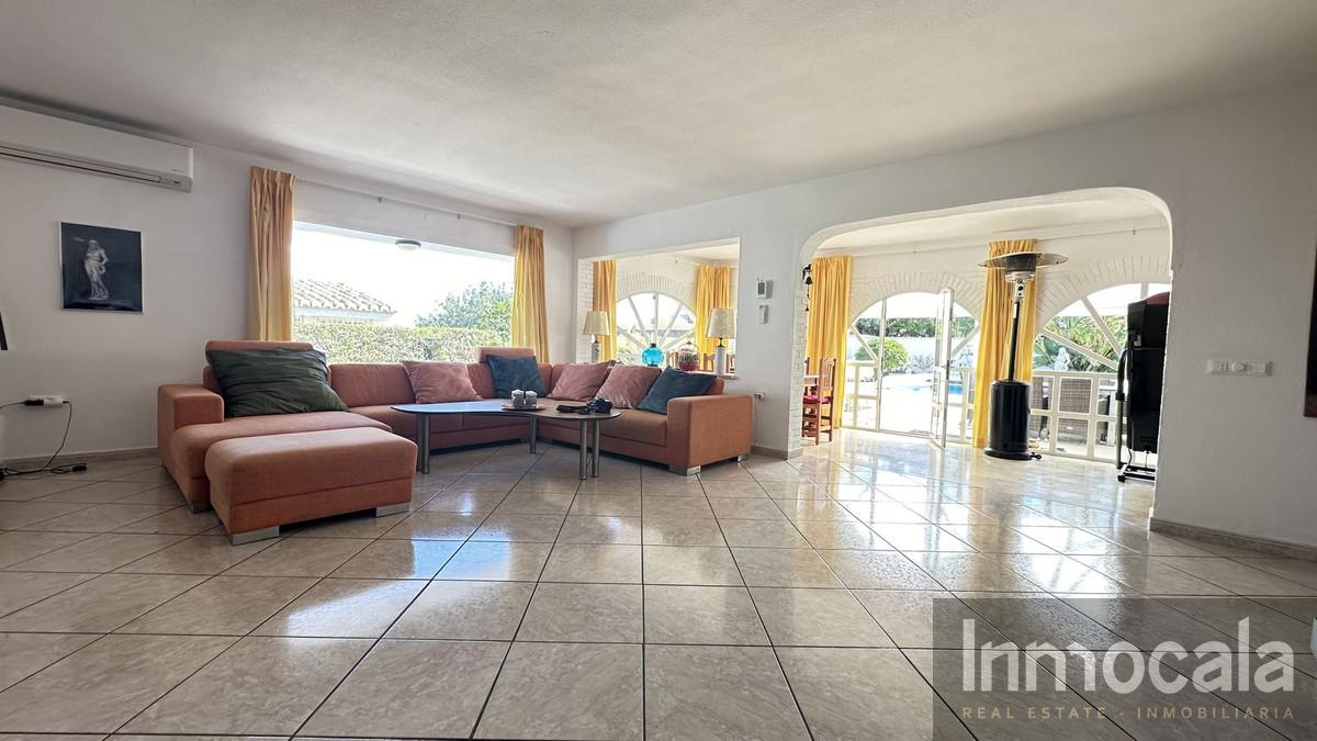 For sale of villa in Fuengirola