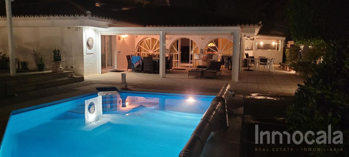 For sale of villa in Fuengirola