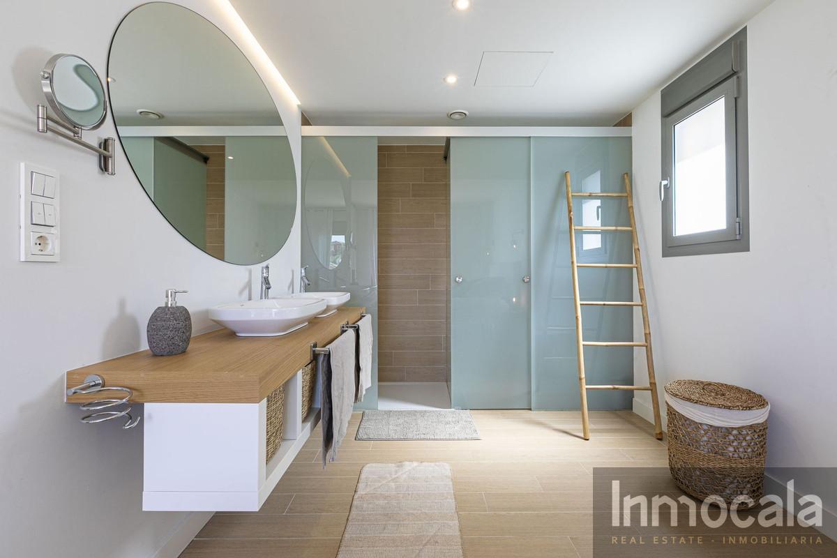 For sale of villa in Mijas