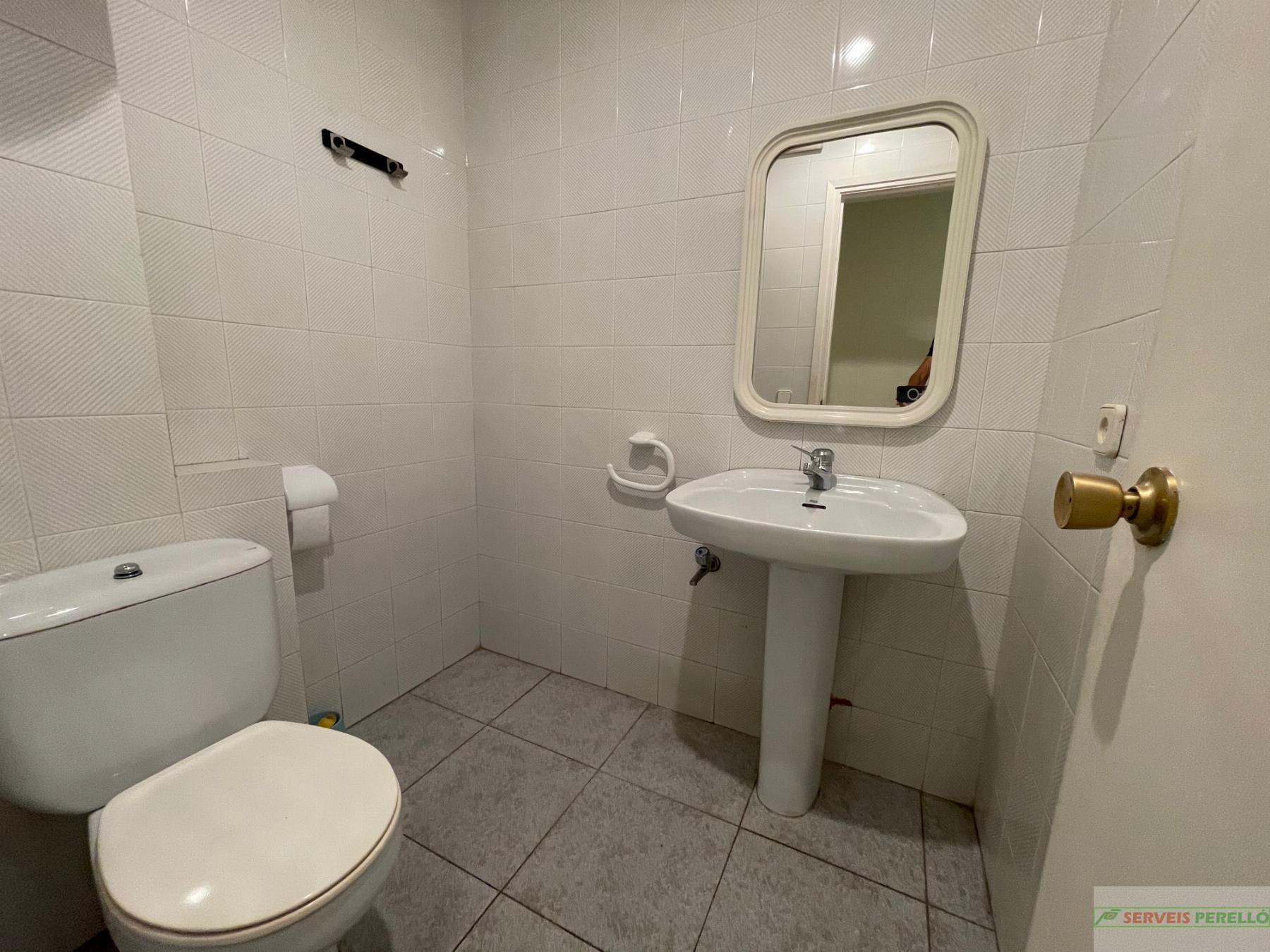 For rent of commercial in Mollerussa