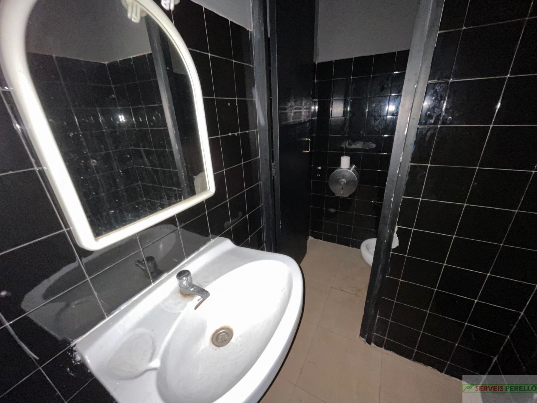 For rent of commercial in Mollerussa