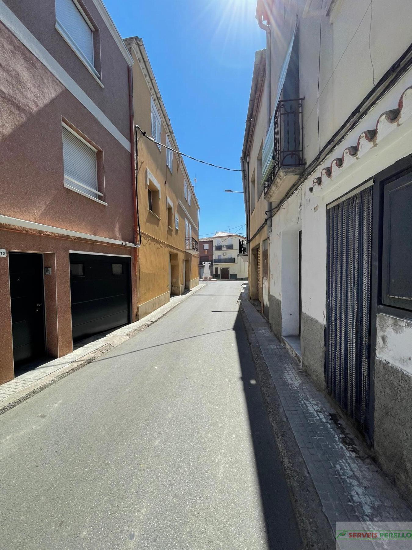 For sale of house in Bell-Lloc d Urgell