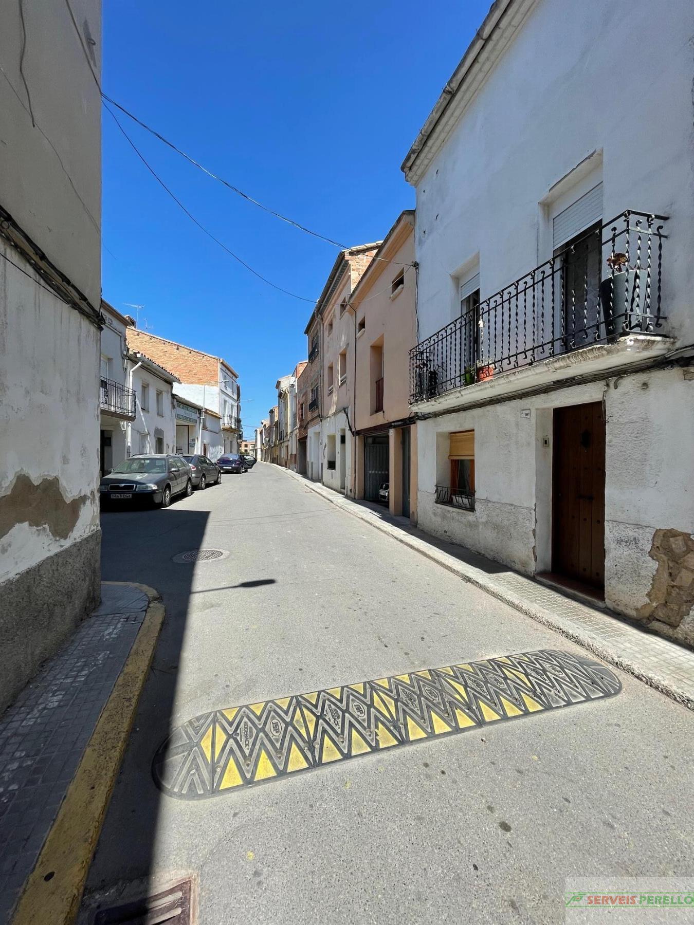 For sale of house in Bell-Lloc d Urgell