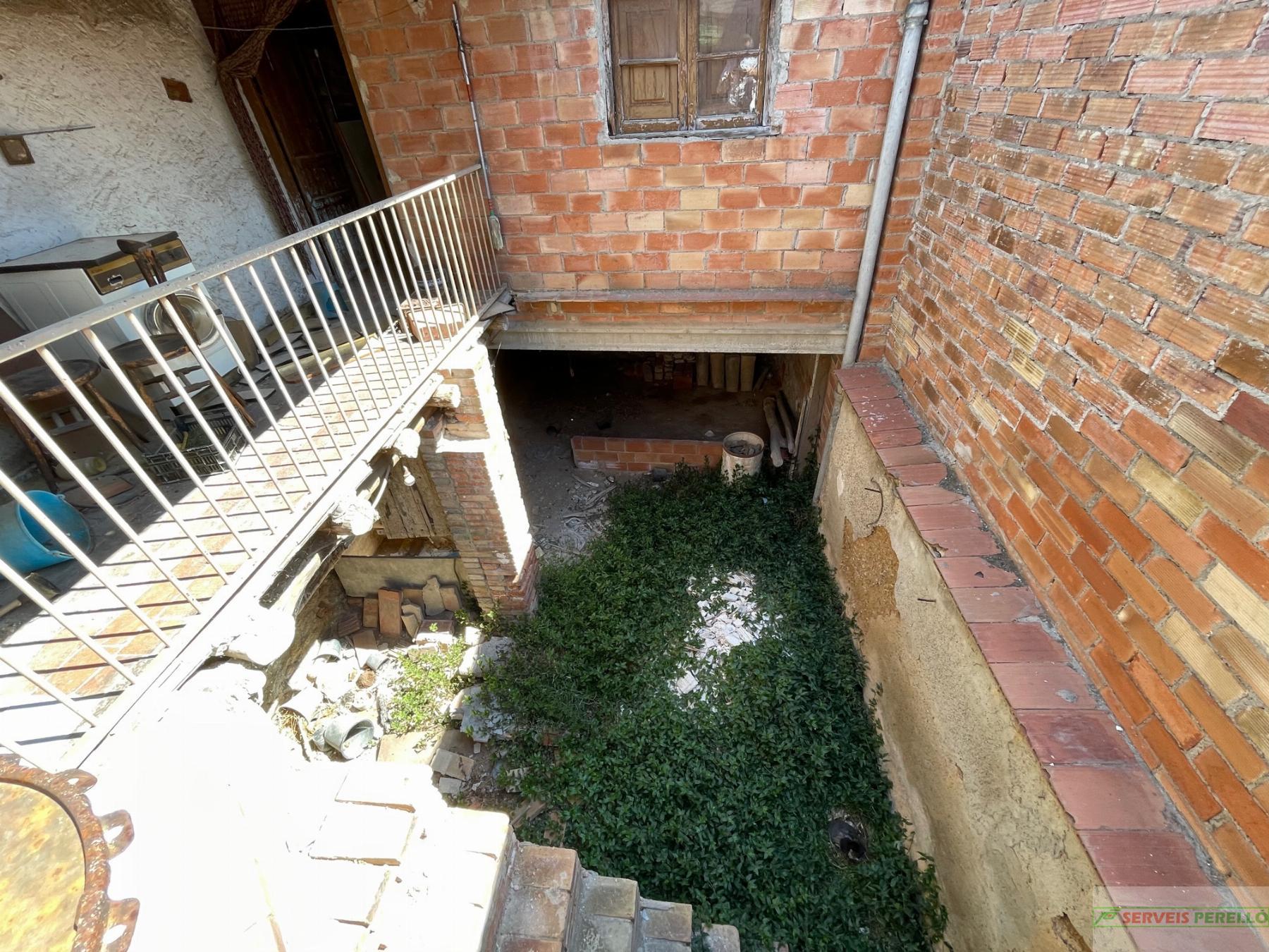 For sale of house in Bell-Lloc d Urgell