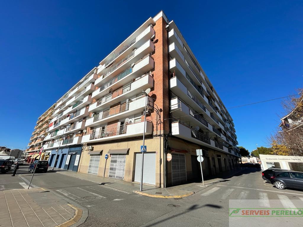 For rent of commercial in Mollerussa