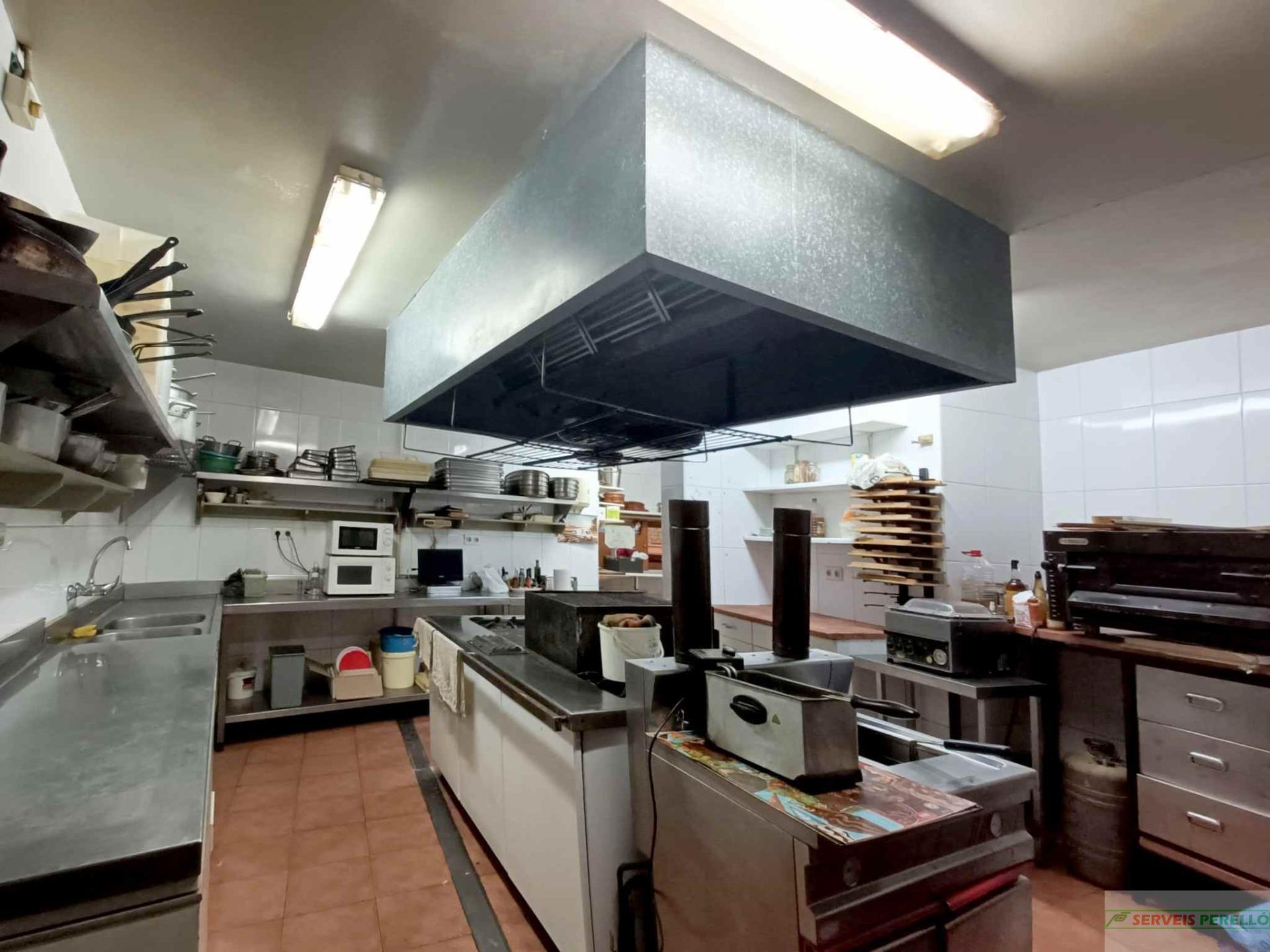 For sale of commercial in Lleida
