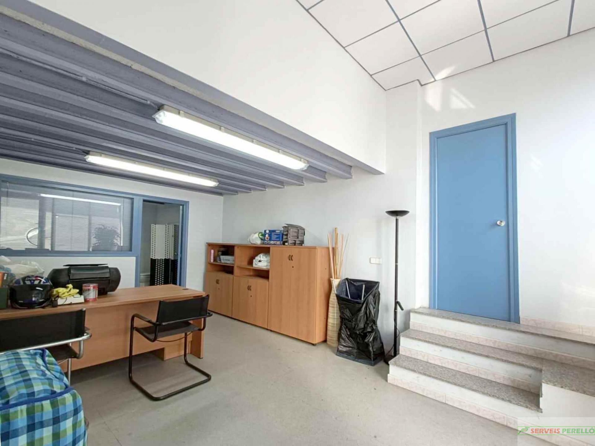 For sale of commercial in Lleida