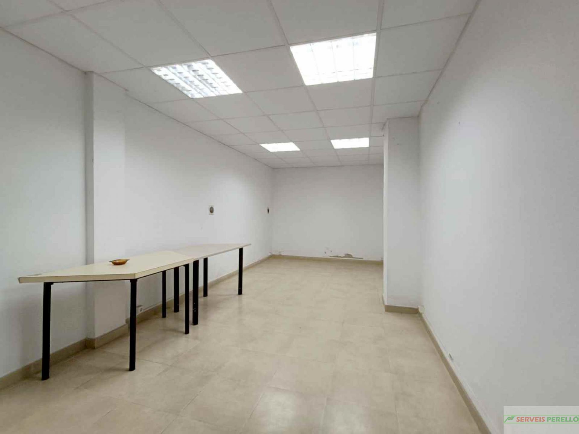For sale of commercial in Lleida
