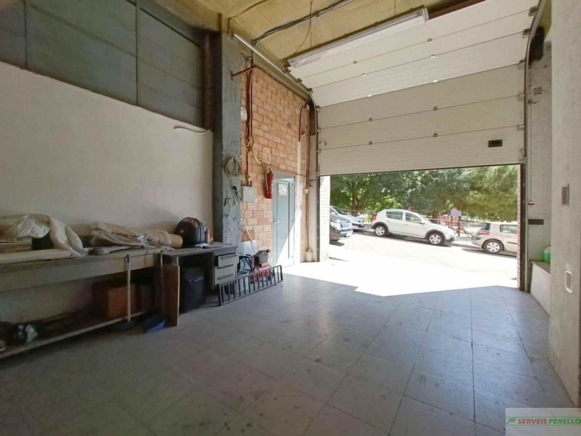 For sale of commercial in Lleida
