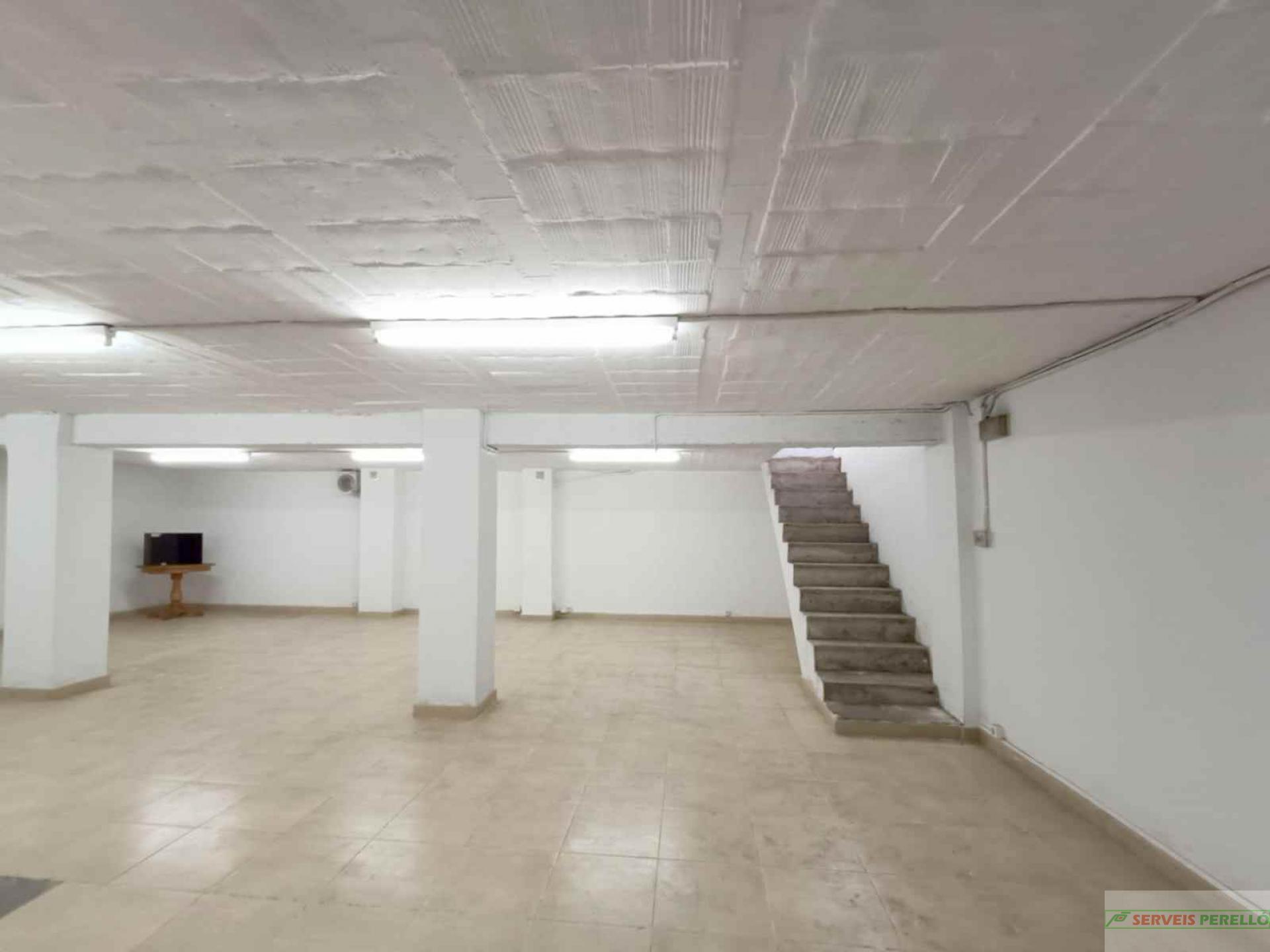 For sale of commercial in Lleida