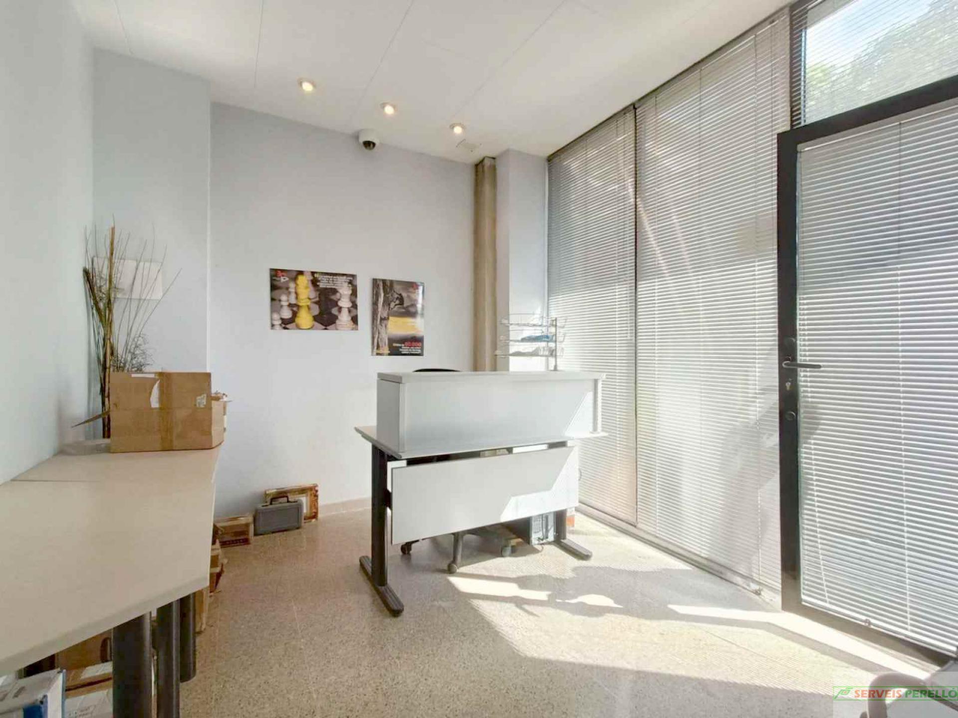 For sale of commercial in Lleida