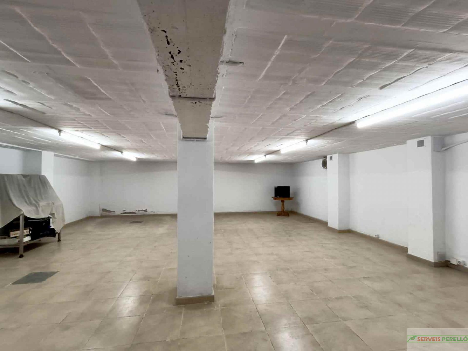 For sale of commercial in Lleida