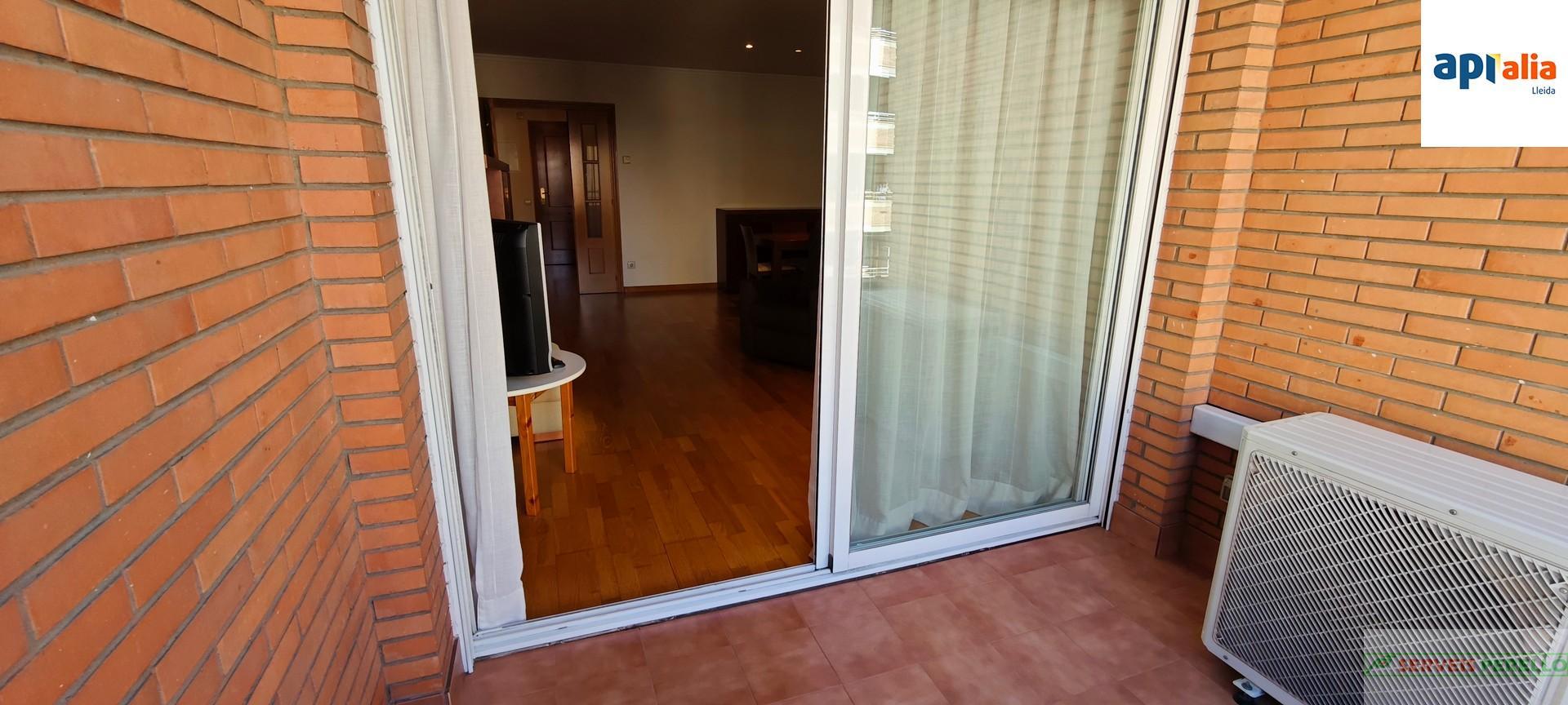 For sale of flat in Lleida