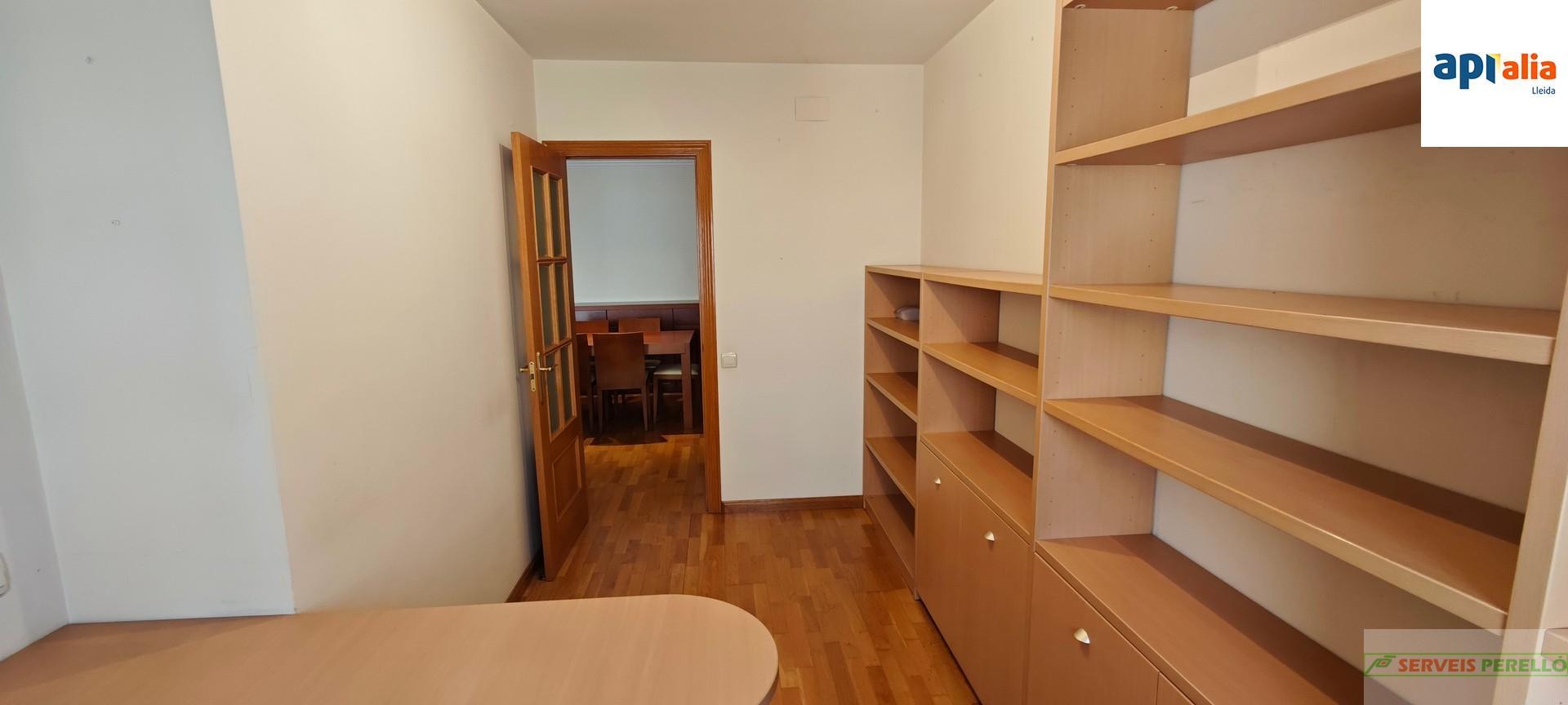 For sale of flat in Lleida