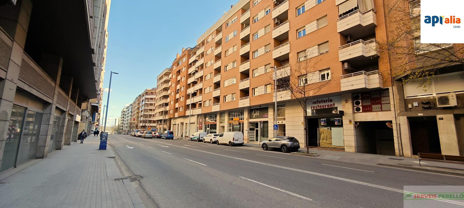 For sale of flat in Lleida