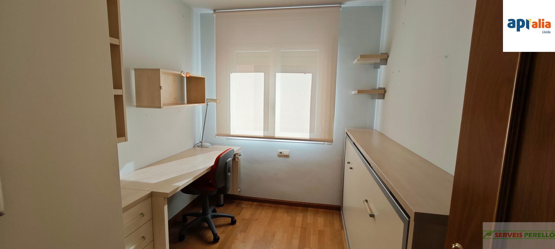 For sale of flat in Lleida