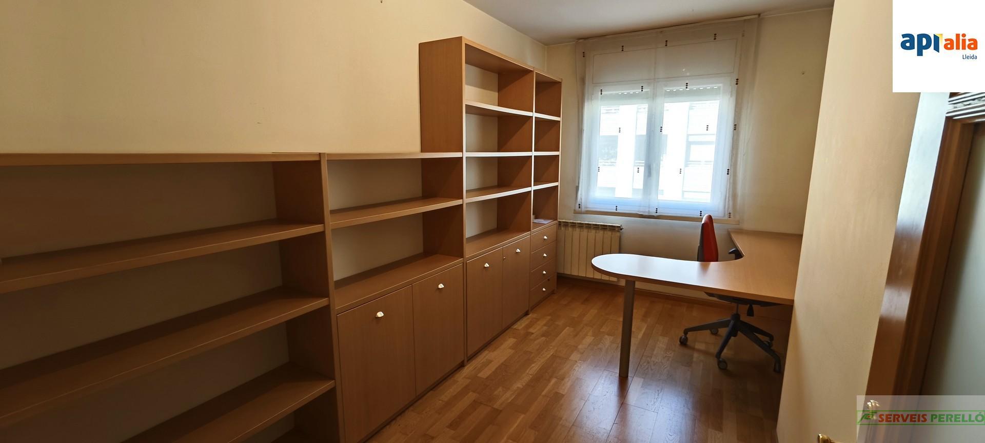 For sale of flat in Lleida
