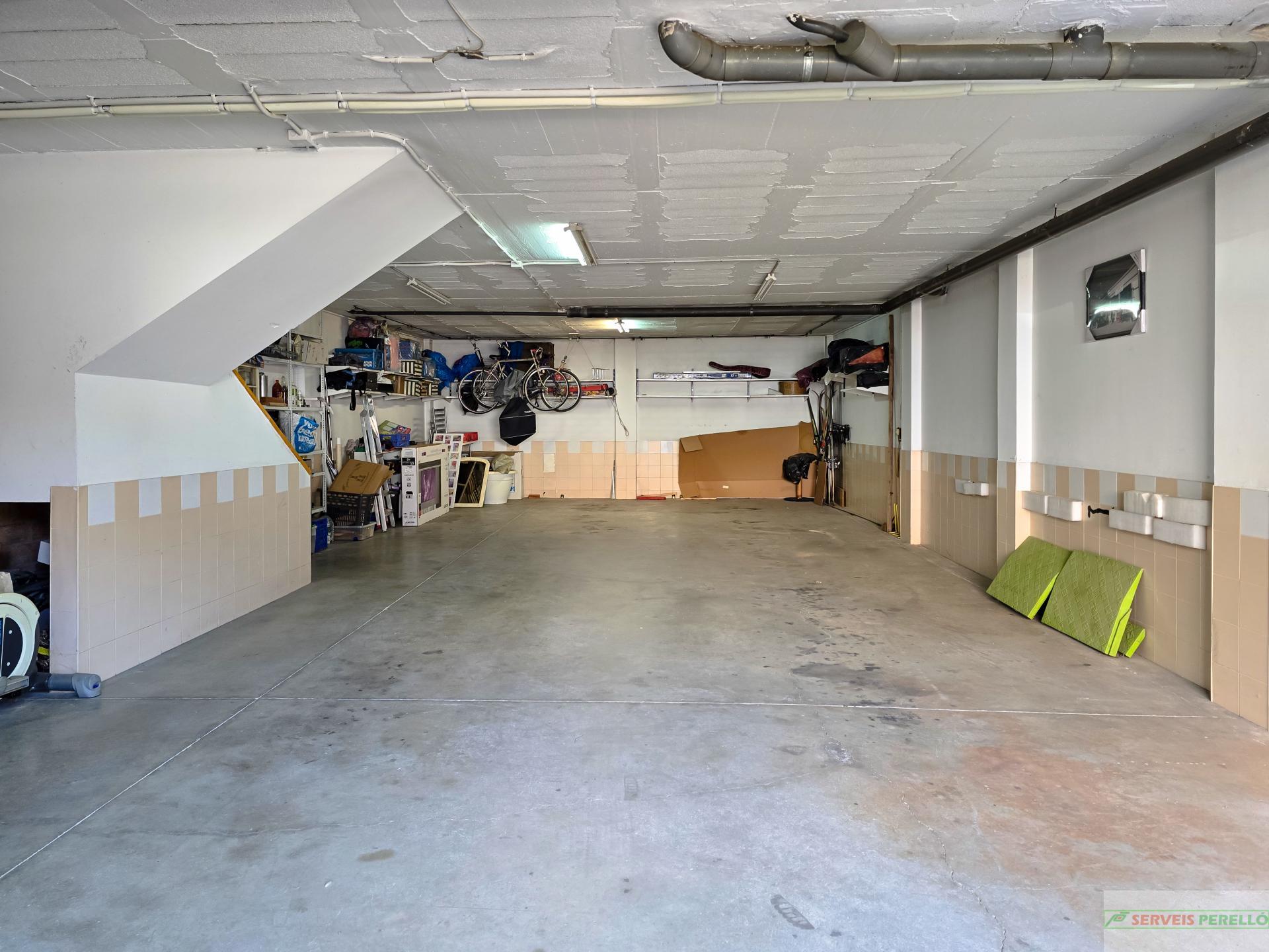 For sale of house in Almenar