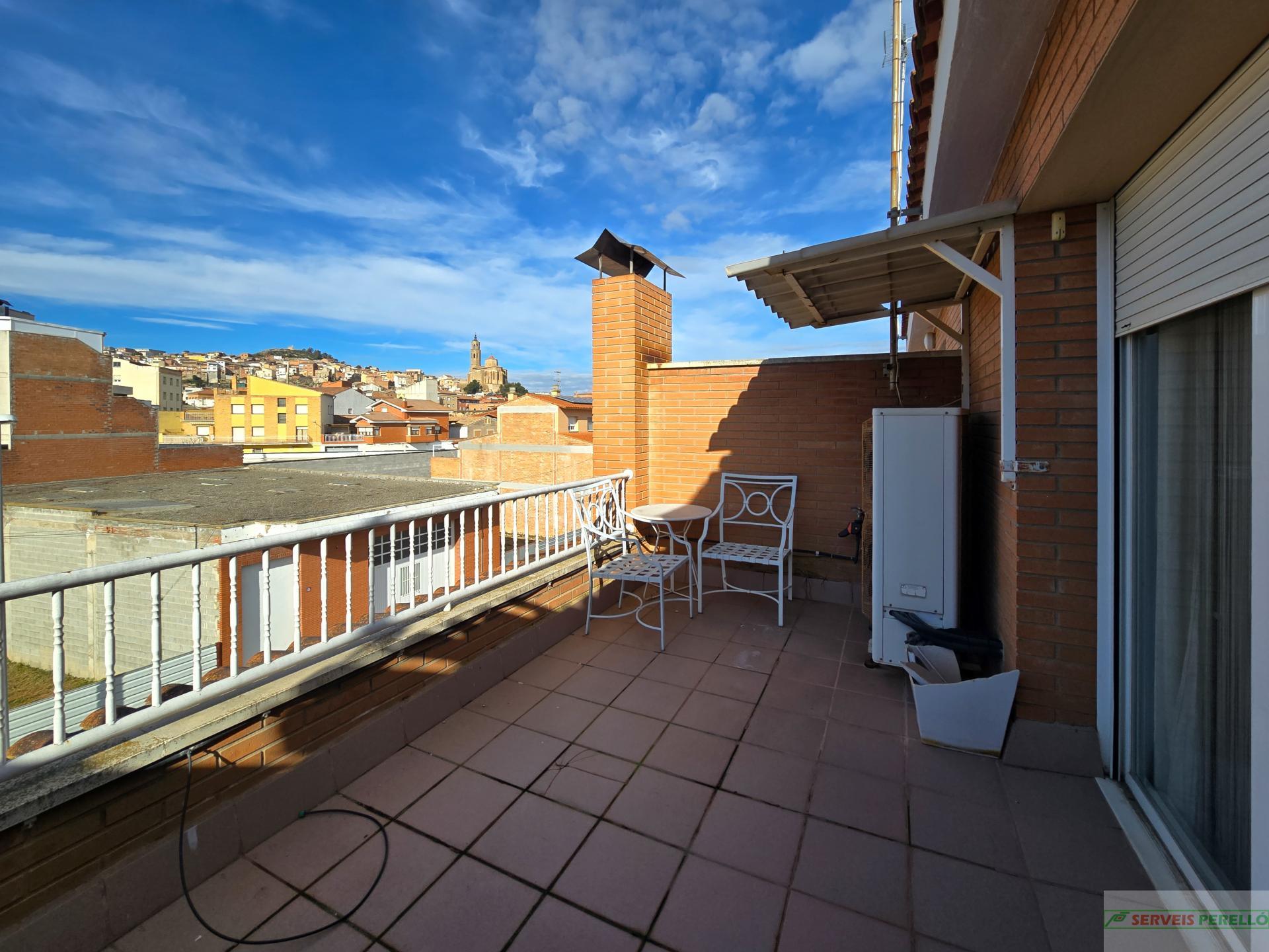 For sale of house in Almenar
