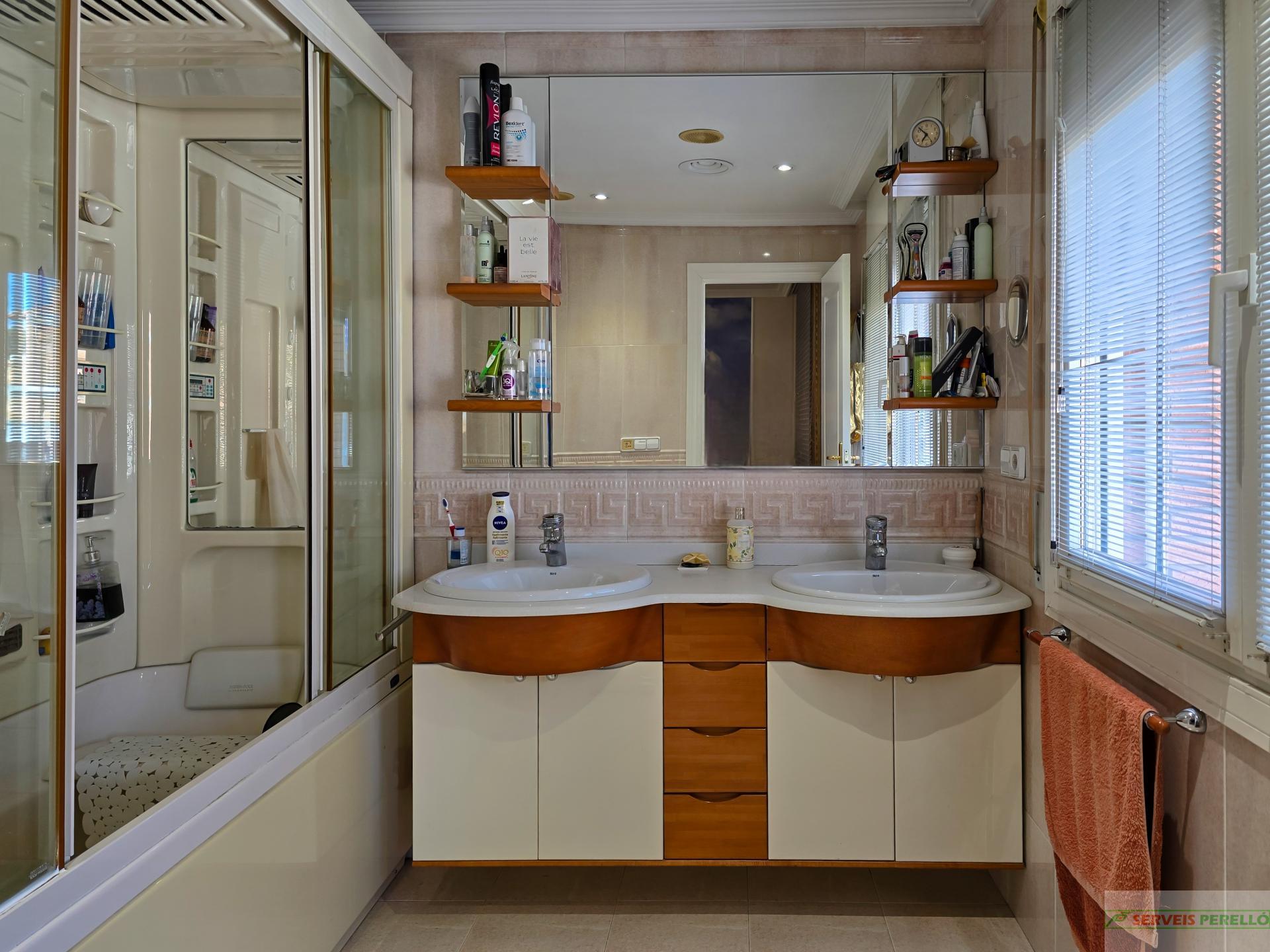 For sale of house in Almenar