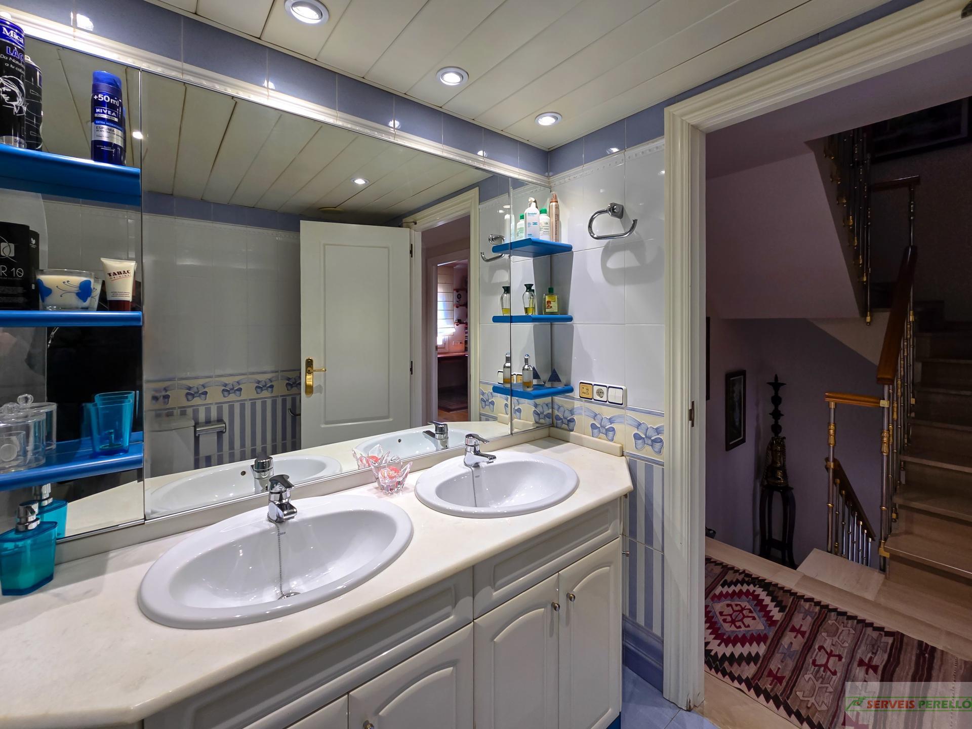 For sale of house in Almenar