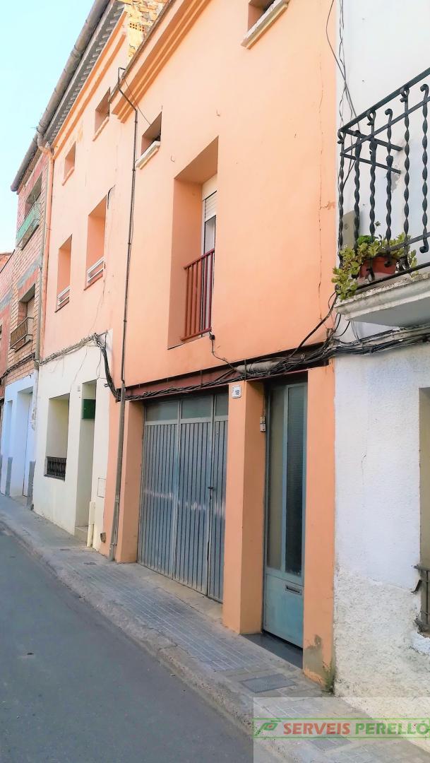 For sale of house in Bell-lloc d Urgell