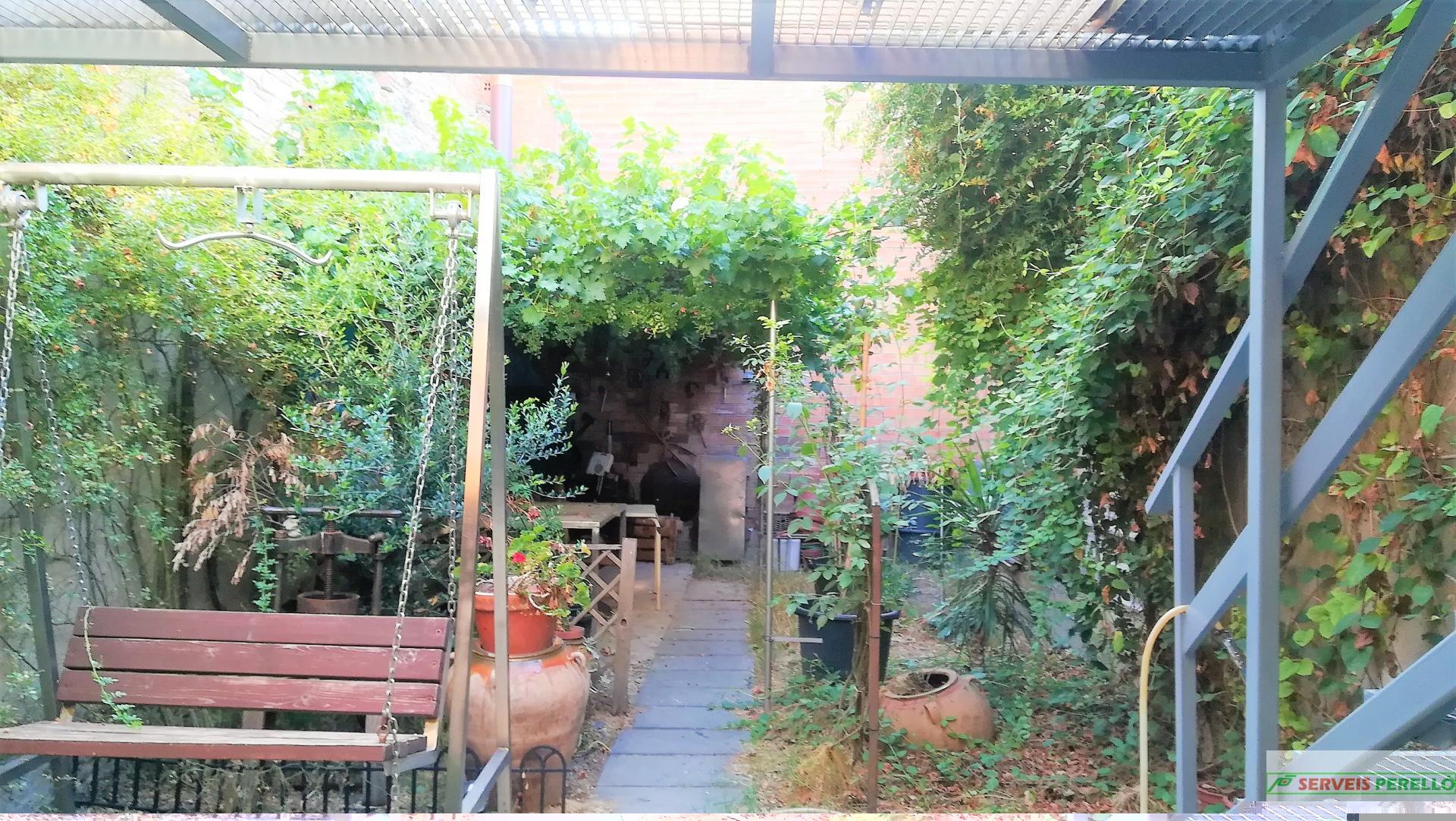 For sale of house in Bell-lloc d Urgell