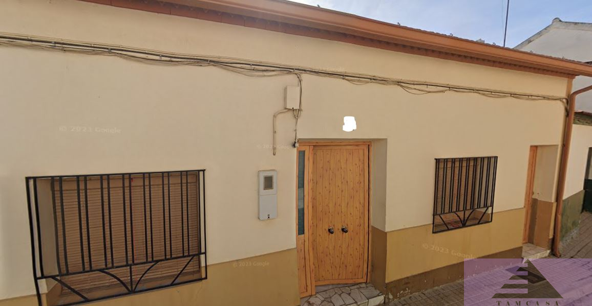 For sale of house in La Puebla de Almoradiel