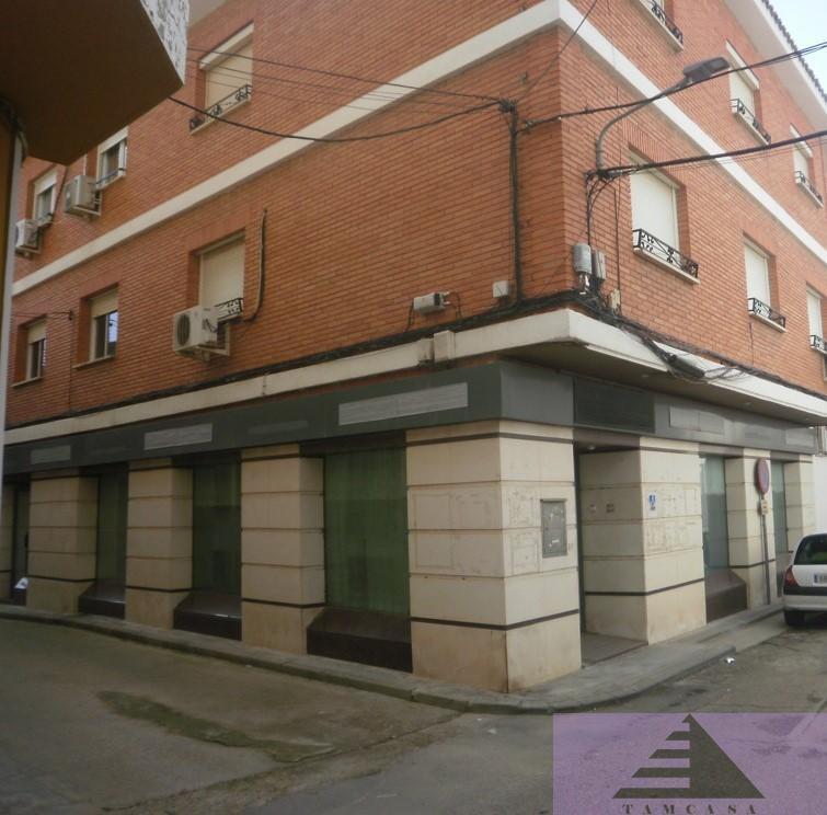 For sale of commercial in Dosbarrios