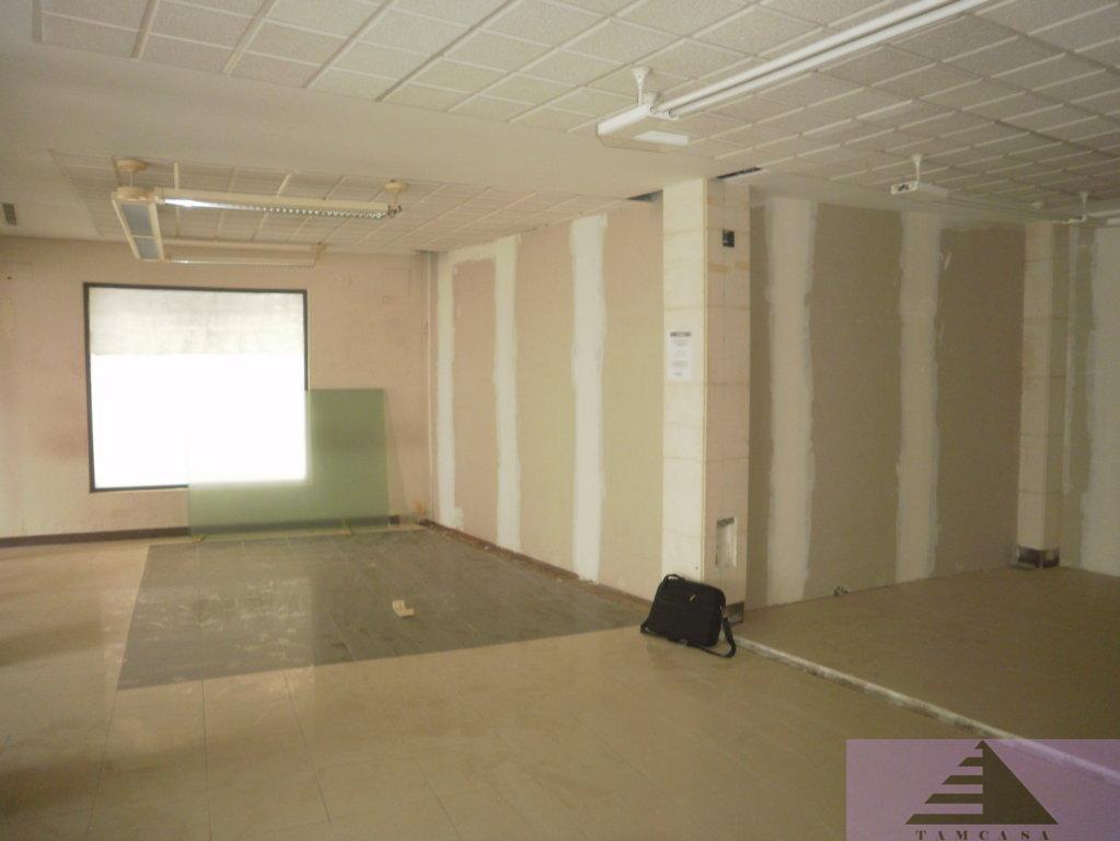 For sale of commercial in Dosbarrios