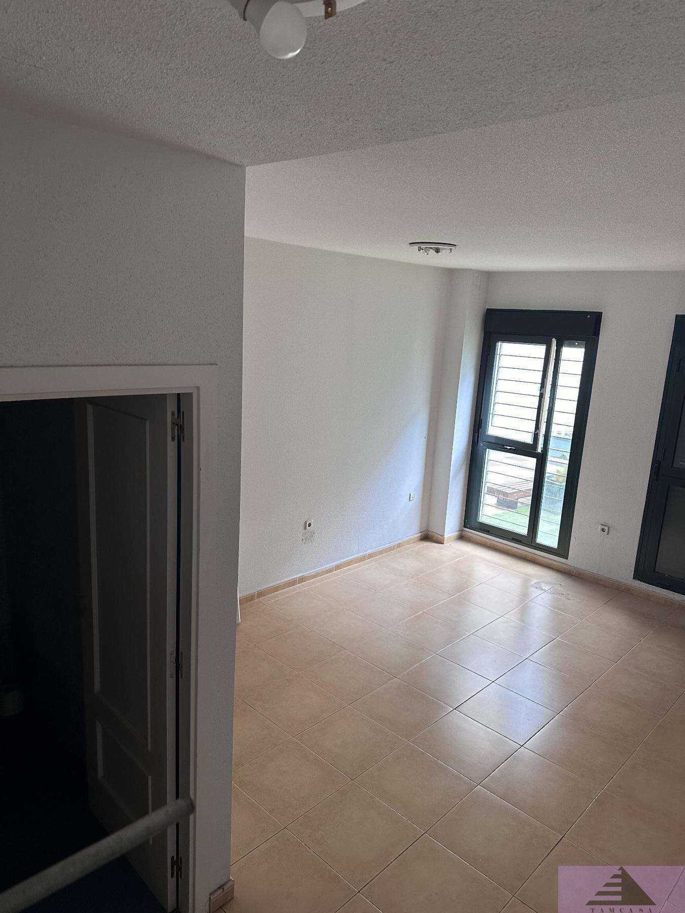 For rent of commercial in Pinto