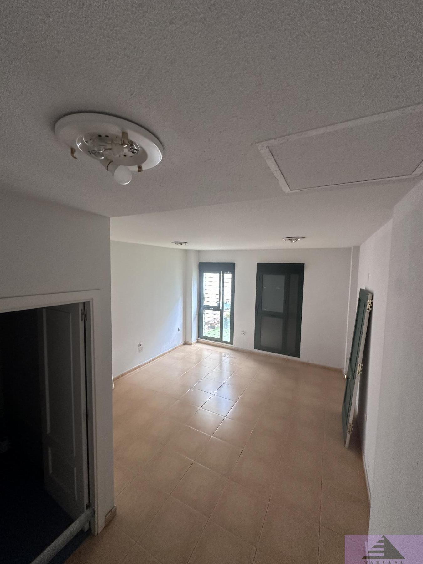 For rent of commercial in Pinto