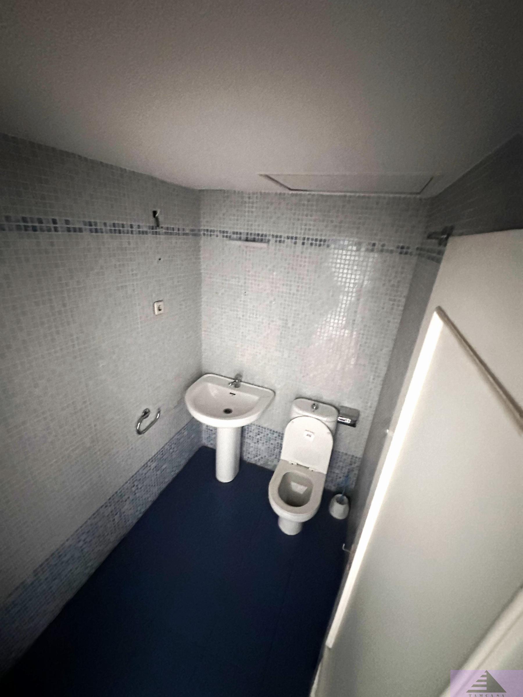 For rent of commercial in Pinto