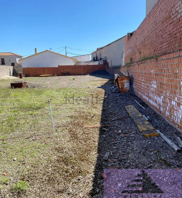 For sale of land in Borox