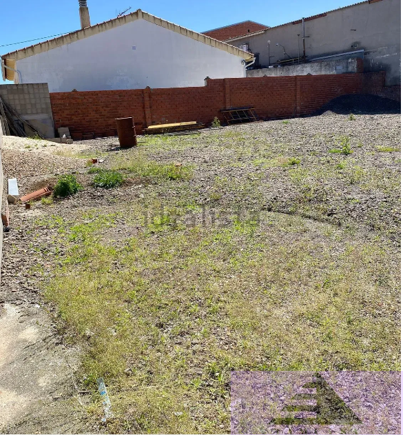 For sale of land in Borox