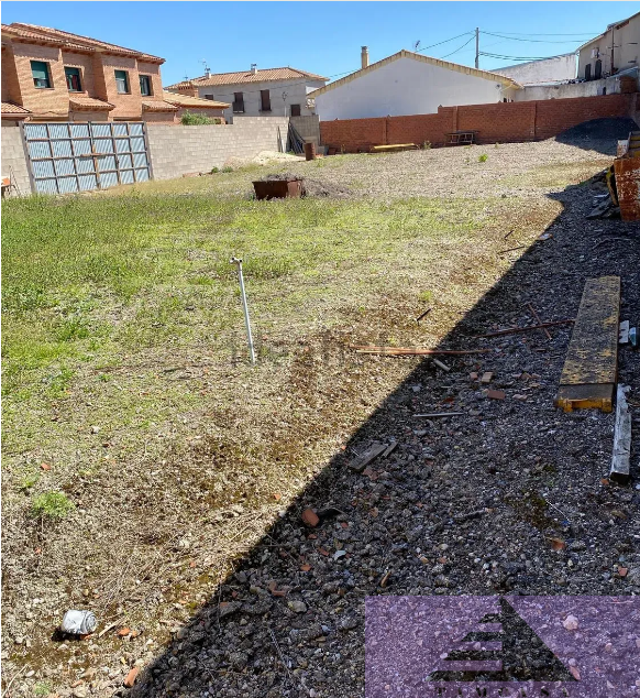 For sale of land in Borox