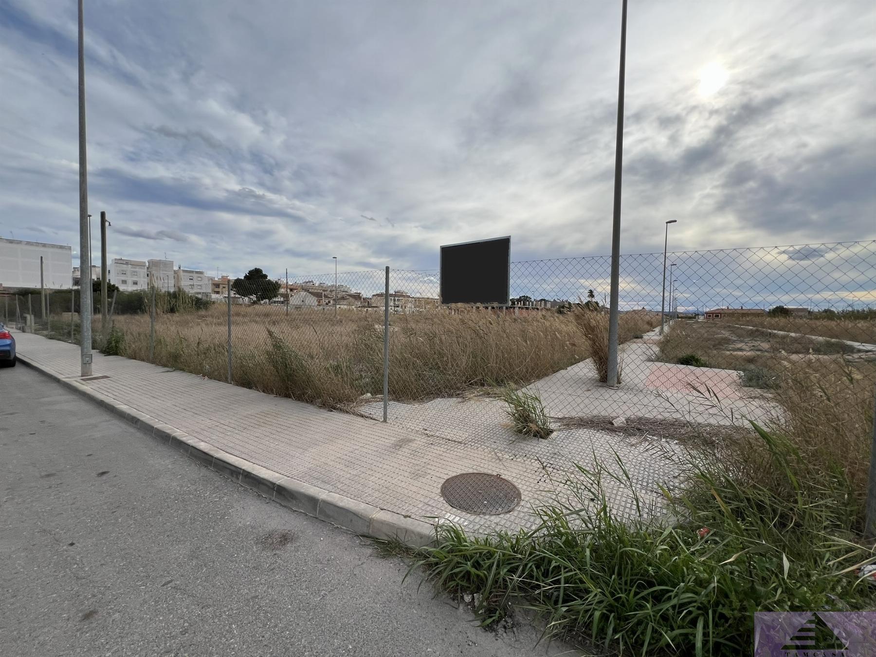 For sale of land in Almoradí