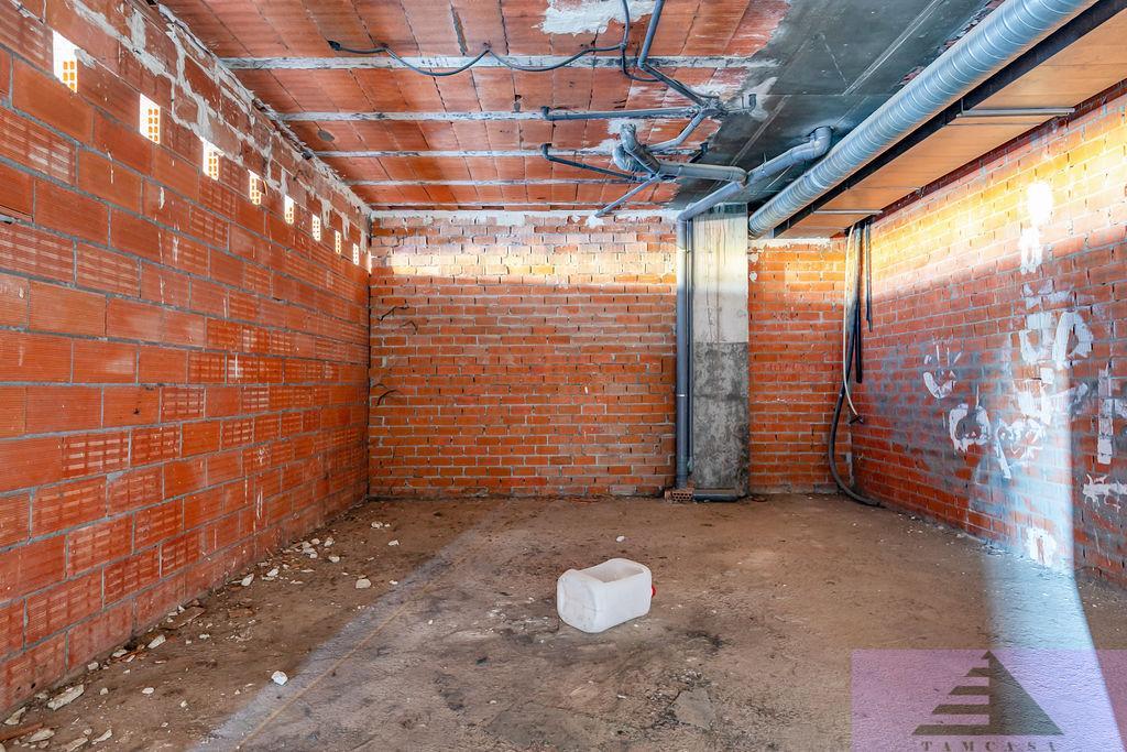 For sale of commercial in Seseña