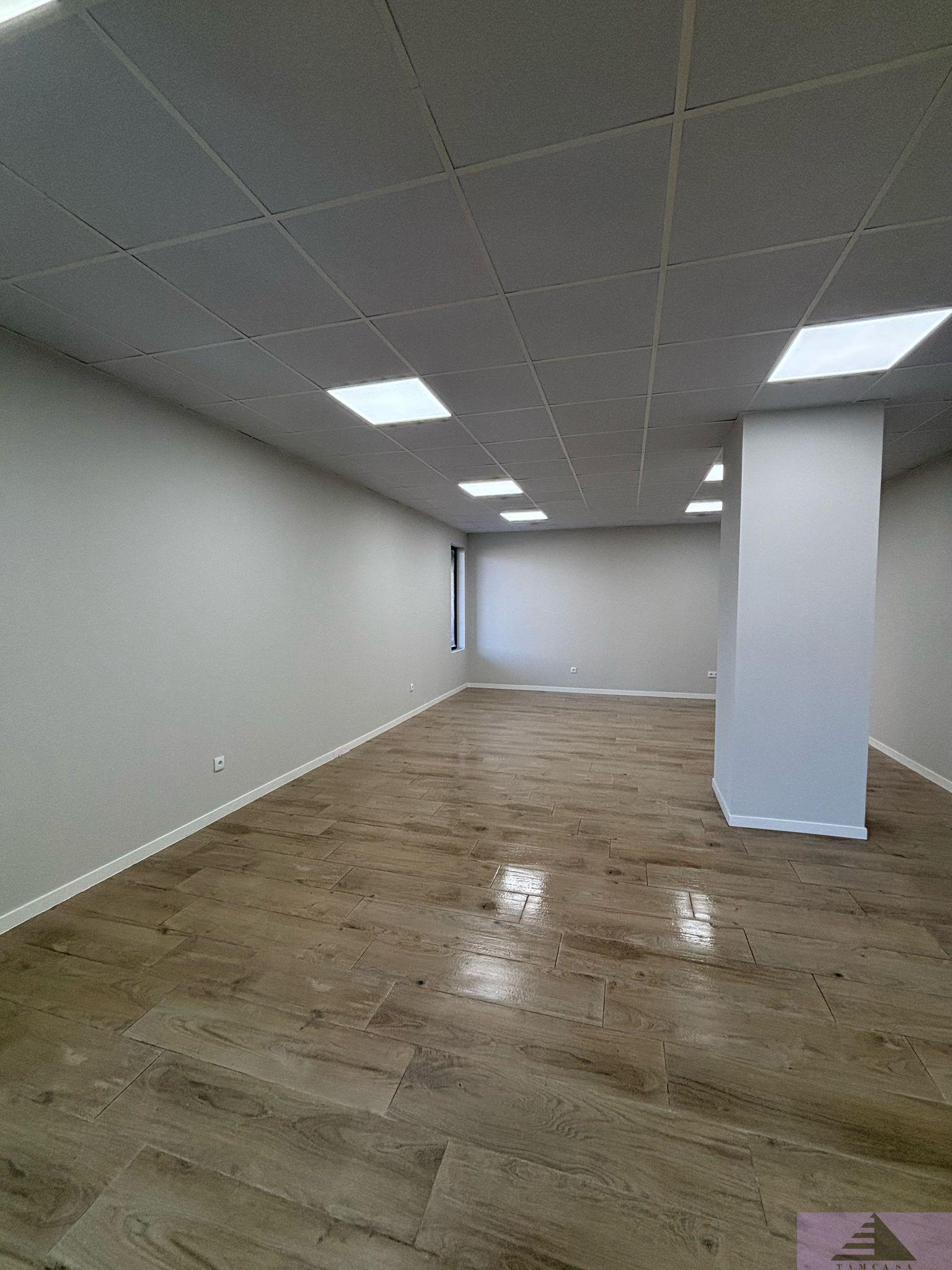 For rent of commercial in Seseña
