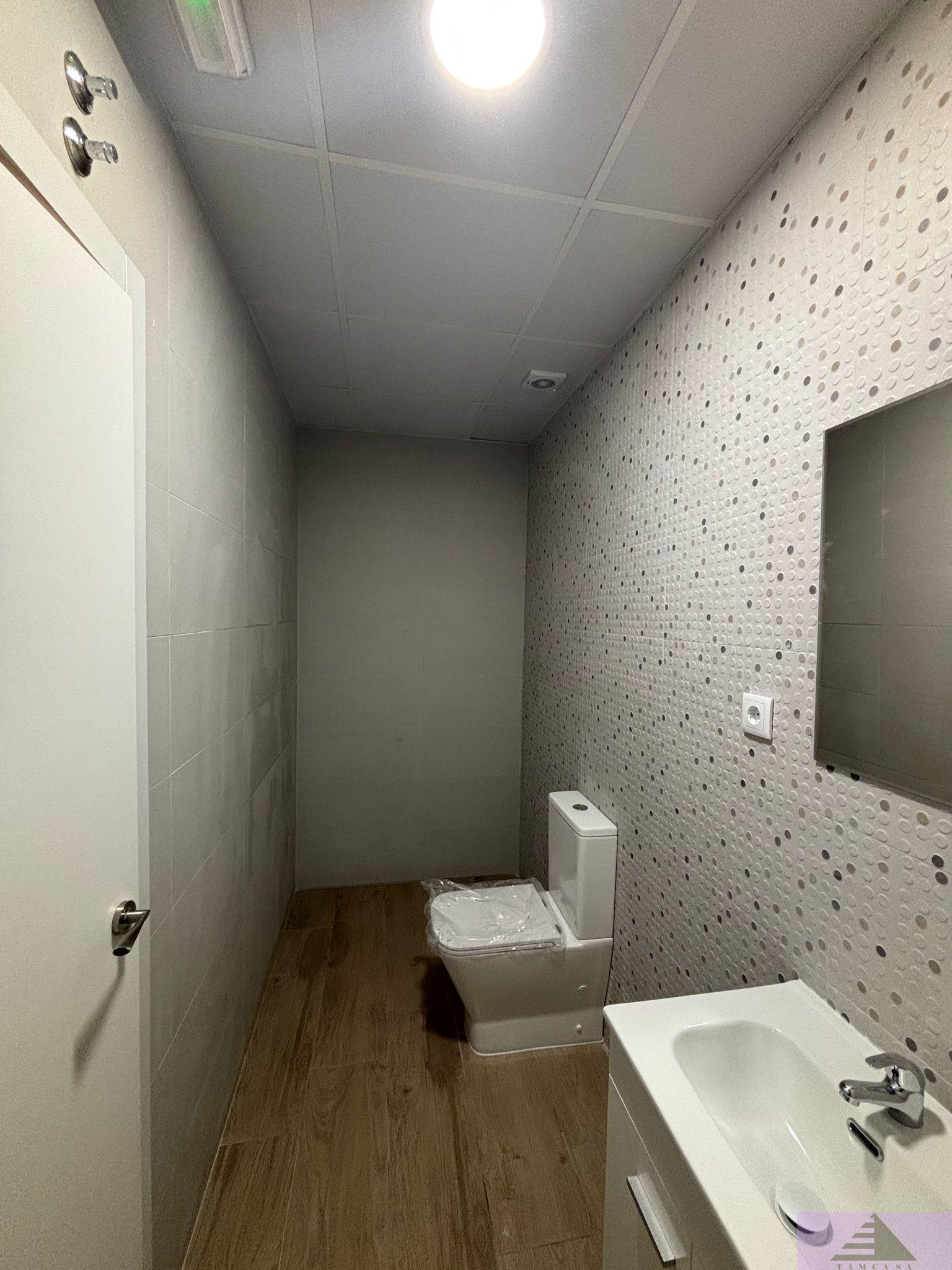 For rent of commercial in Seseña
