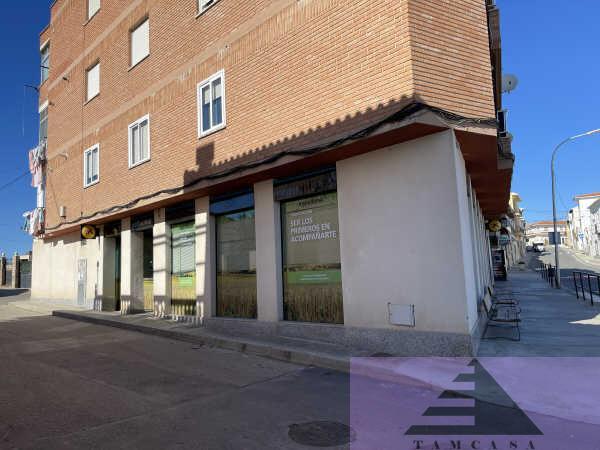 For sale of commercial in Estremera