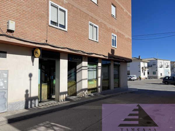 For sale of commercial in Estremera