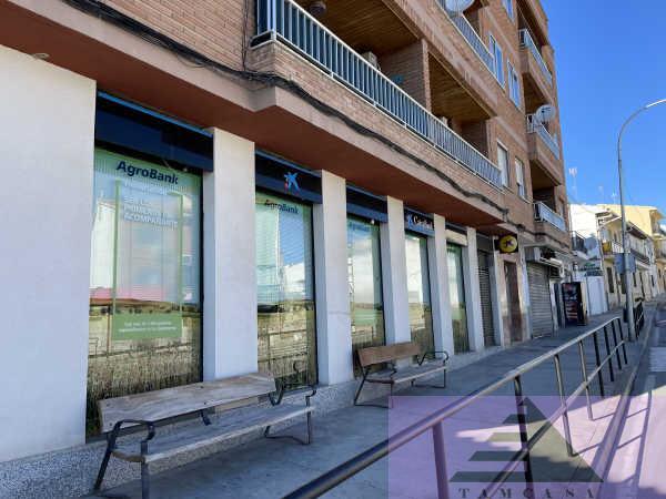 For sale of commercial in Estremera